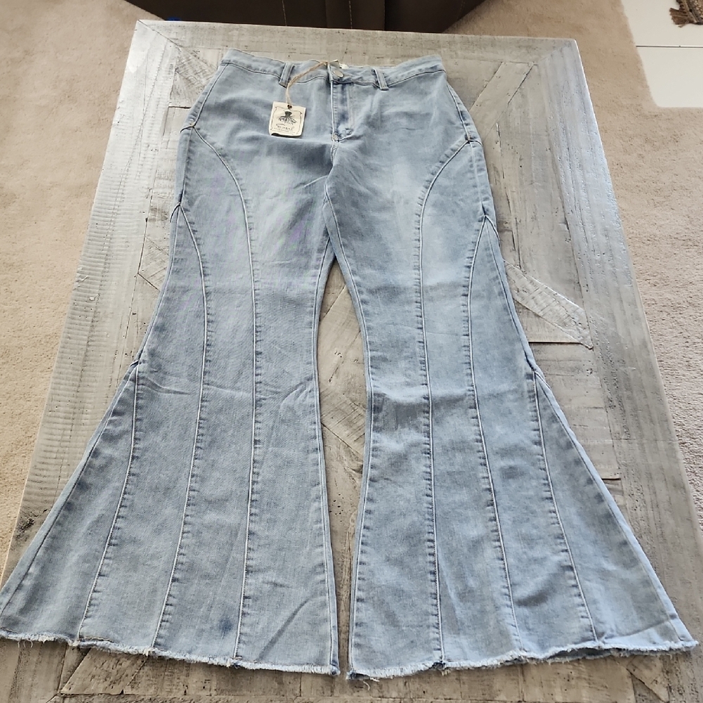 NWT Easel Light Wash Flare Jeans with Panel Seams